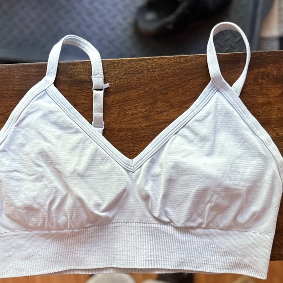 Lululemon Ebb to Street Bra Light Support C/D Cup Pastel Blue Size 10 - Picture 2 of 7